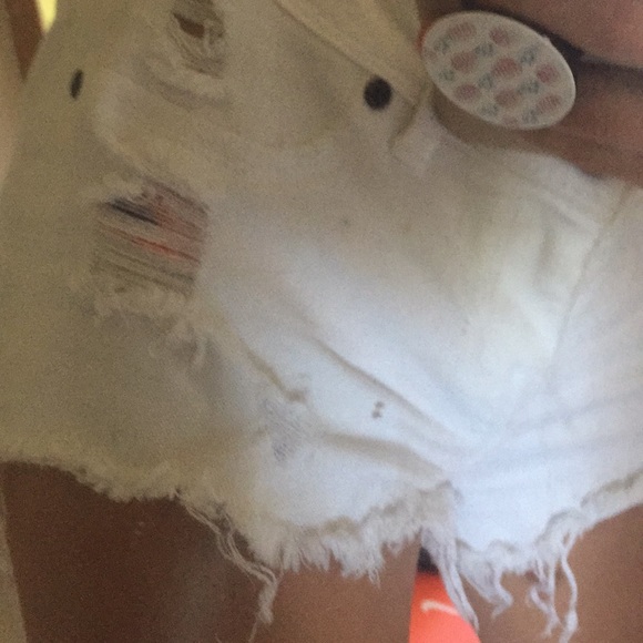 WhiteRipped jean shorts - Picture 3 of 4
